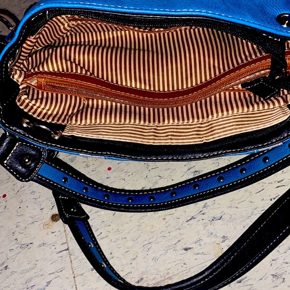 Turquoise leather concealed shoulder bag - Picture 7 of 8